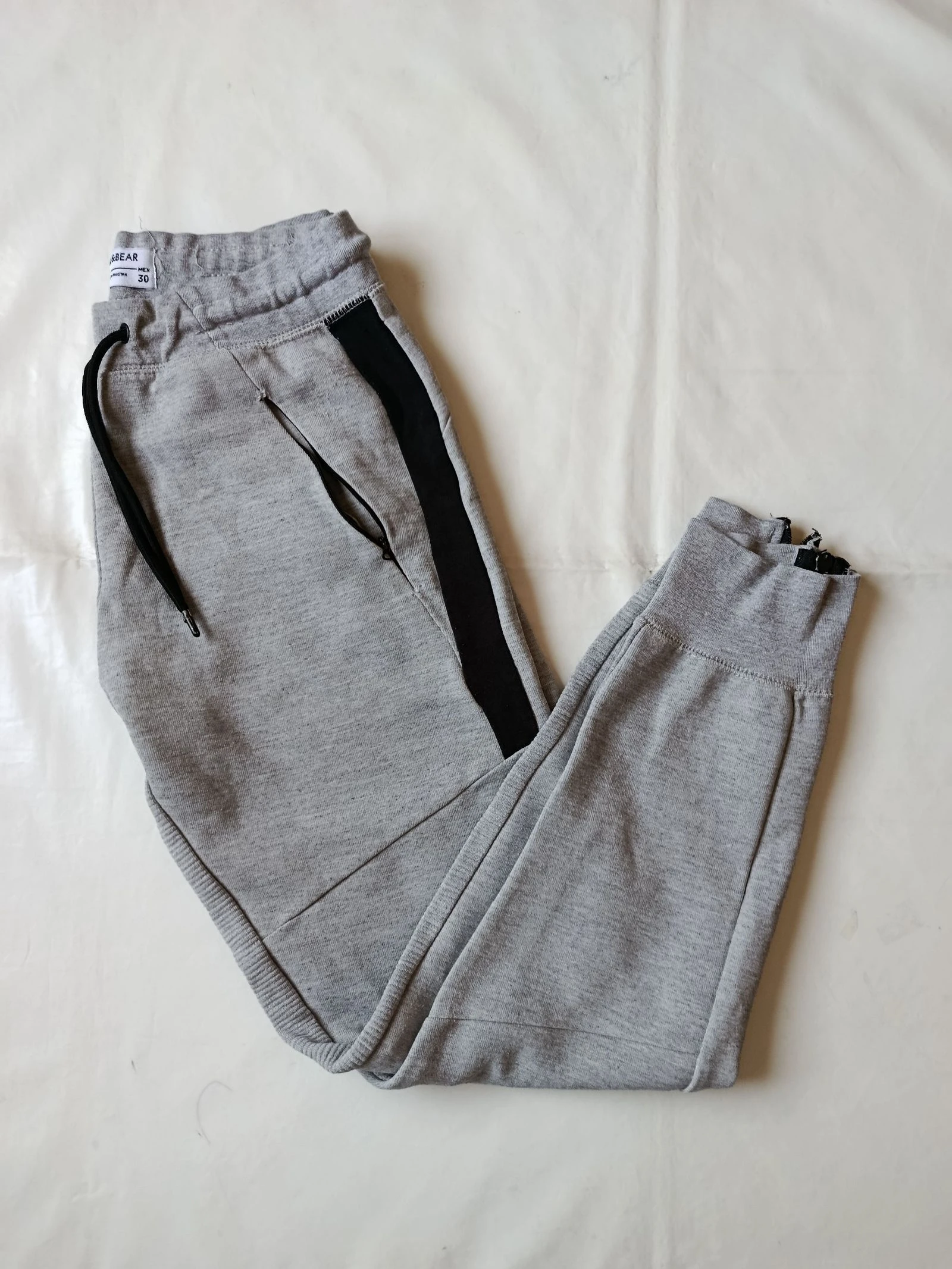 Pantalón chándal gris Pull and bear 